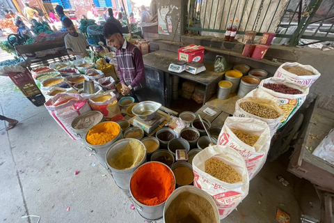 Delhi: Full-Day Shopping Tour with Male & Female Guide