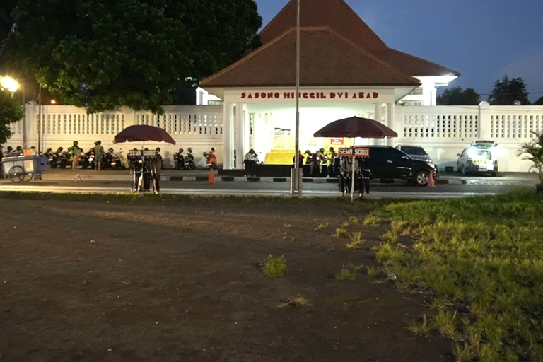 Yogyakarta: Borobudur, Prambanan & Alun-Alun Kidul Tour