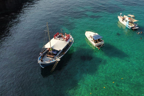 Vanuit Lefkimmi: Boottocht naar Sivota & Blue LagoonSivota - Blue Lagoon privé cruise (van Lefkimmi - Kavos)