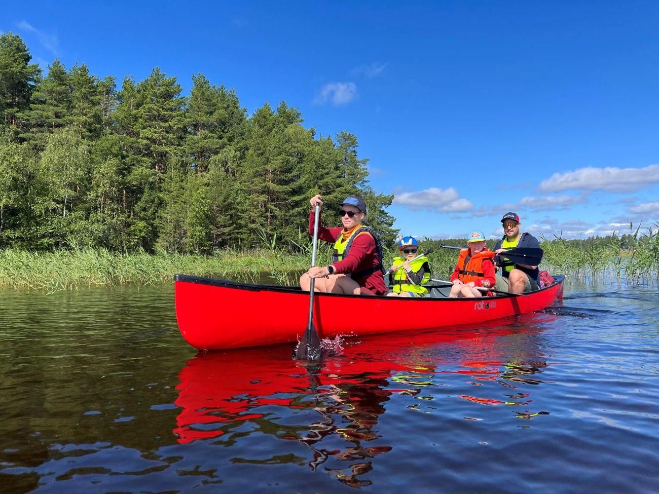 Falun: Kanufahrt mit gemietetem Kanadier auf dem Runnsee