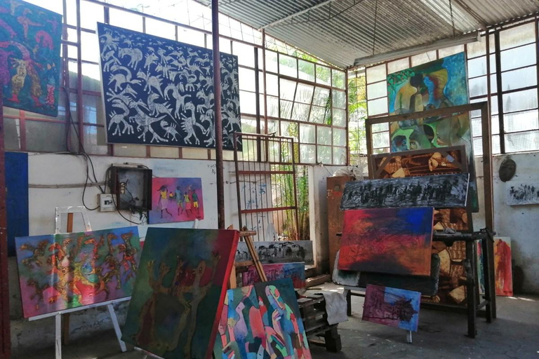 Art and Flavor in Maputo: Núcleo de Arte, Sculptures and Interaction with Artists Art and Flavor in Maputo: Art Center, Sculptures, and Interaction with Artists