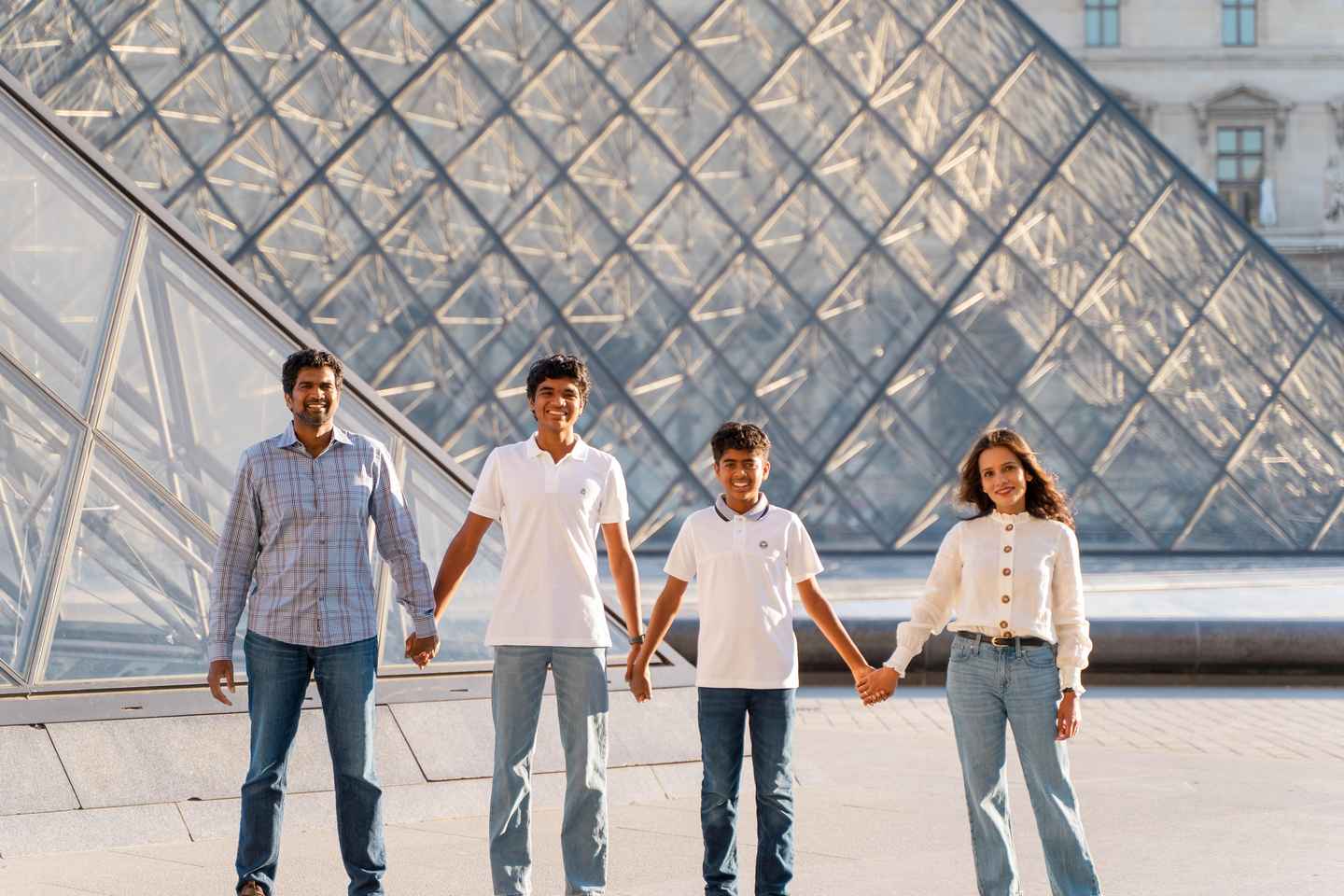 Paris: Louvre photoshoot or Seine bridges Eiffel Tower walk