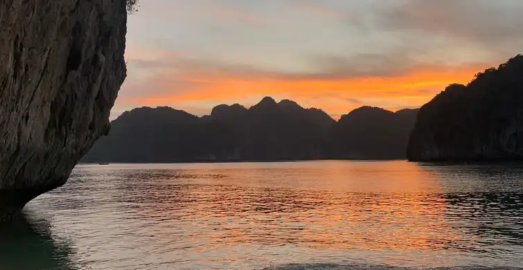 Puerto de Ben Beo, Isla de Cat Ba, Isla Cát Bà - Reserva de entradas y ...