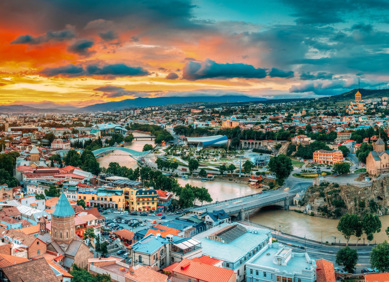 Oplevelse med byvandring i Tbilisi, vinsmagning og bådtur på floden