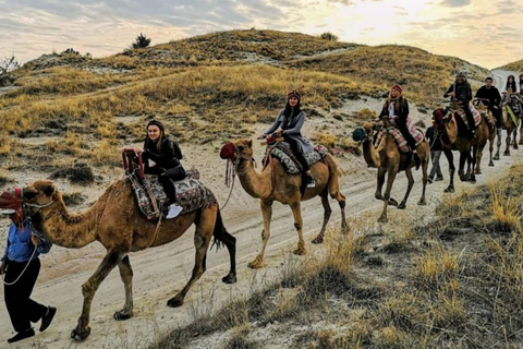 Depuis la Cappadoce : Excursion à dos de chameau au lever ou au coucher du soleil