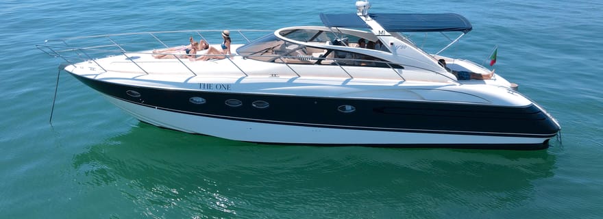 Au départ de Quarteira : location de yacht de luxe sur la côte de l'Algarve et à Benagil