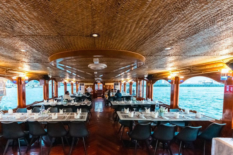 Dubai: Crucero panorámico en dhow con cena bufé y espectáculos en directo