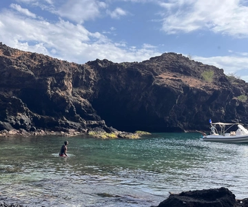 Tarrafal: Passeio de barco pelas cavernas de Águas Belas com mergulho com snorkel