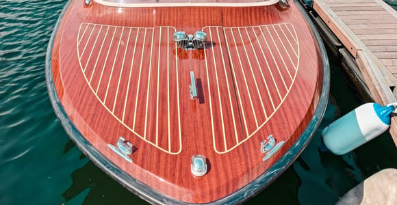 Lake Como: Private Wooden Boat Tour of Top Photo Spots