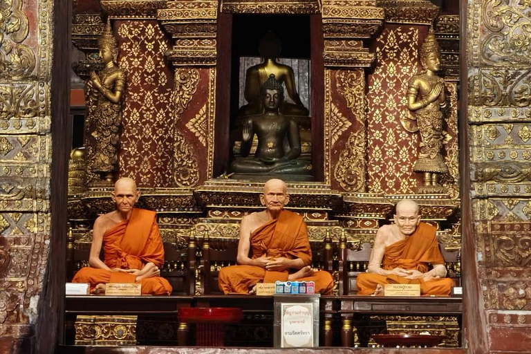 Chiang Mai: Old City Walking Tour with Temples & History Small Group Without Entry Fees