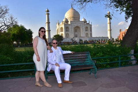 From Delhi: All-Inclusive Taj Mahal Tour by Gatimaan Express