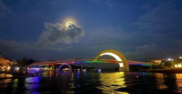 Hoi An: Lantern Boat Ride, Moonlight Bridge & Memories Show