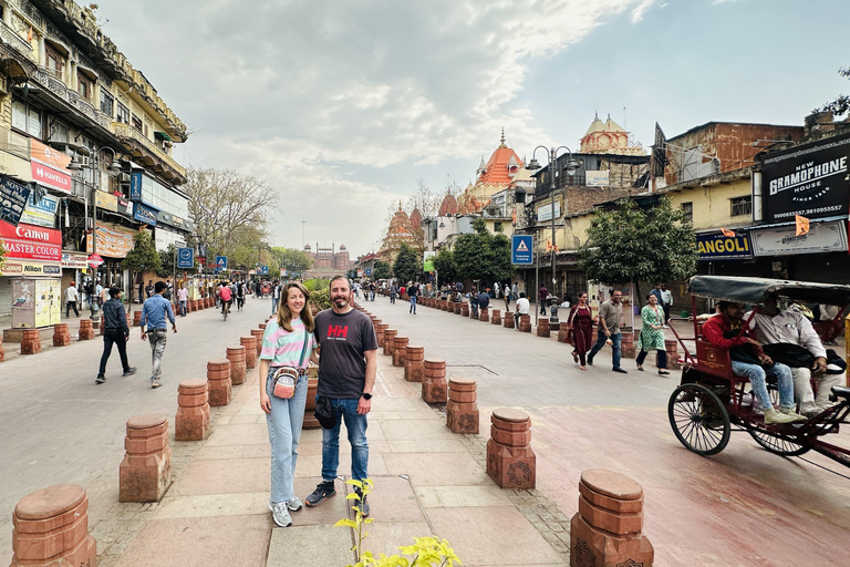 Delhi : excursion de 5 jours dans le Triangle d&#039;Or avec un guide germanophoneExcursion de 5 jours avec hébergement dans des hôtels 4 étoiles