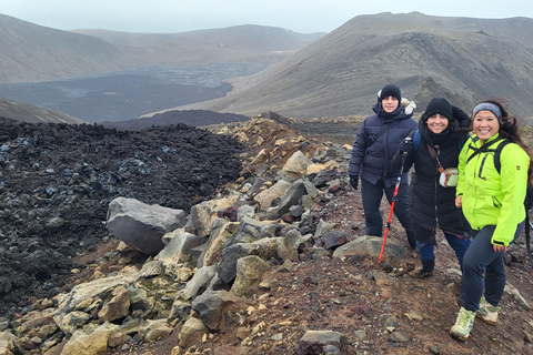 Grindavík: Caminhada no vulcão Fagradalsfjall com um guia privadoCondução autónoma: Ponto de encontro no vulcão