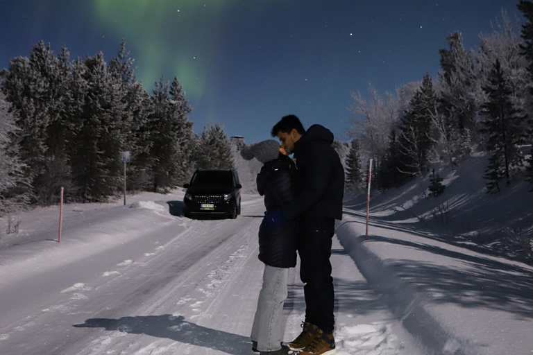 Saariselkä,Kakslauttanen: Aurora Hunting & Photography Tour. Private Aurora Hunting & Photography Tour By Minivan