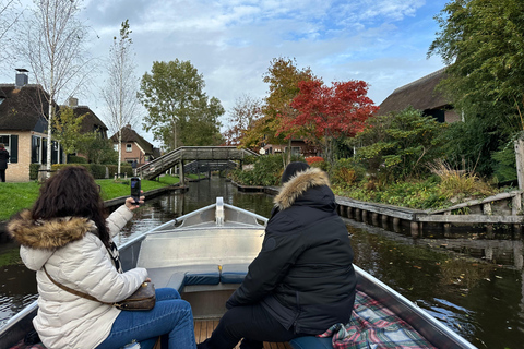 From Amsterdam: Giethoorn Small Group Tour with Boat Ride