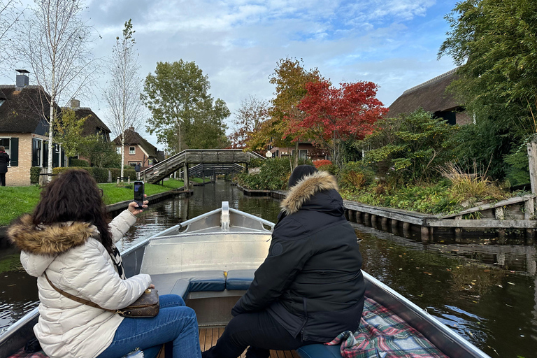 From Amsterdam: Giethoorn Small Group Tour with Boat Ride