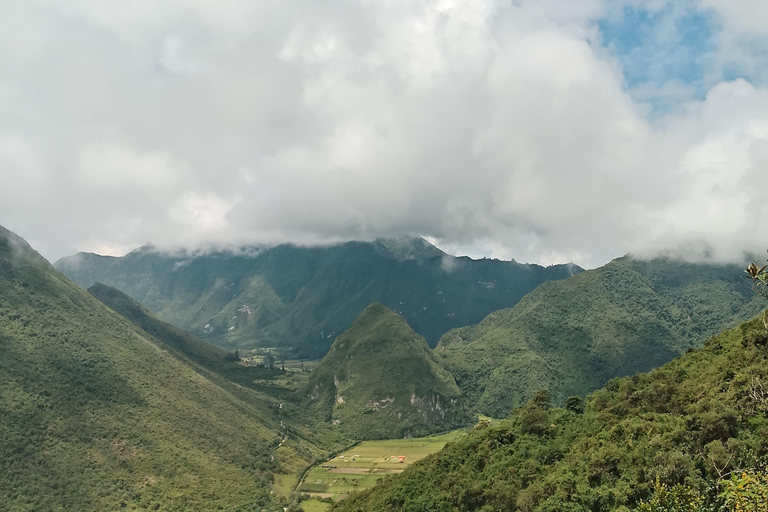 From Quito: Pululahua Crater + Calacalí (Carlota Jaramillo)