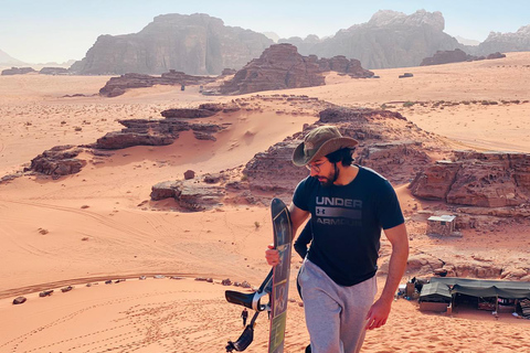 Wadi Rum: Jeep Tour & 1-Night Hostel Stay with Breakfast