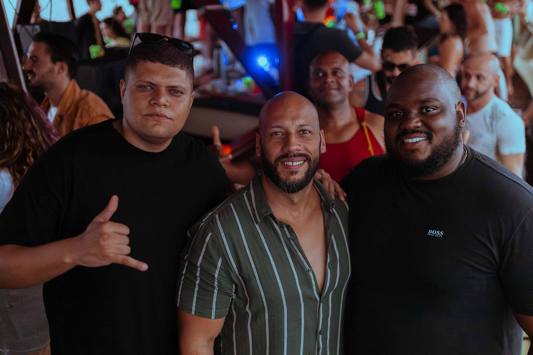 Rio de Janeiro: Sunset Boat Party with DJ and Drinks