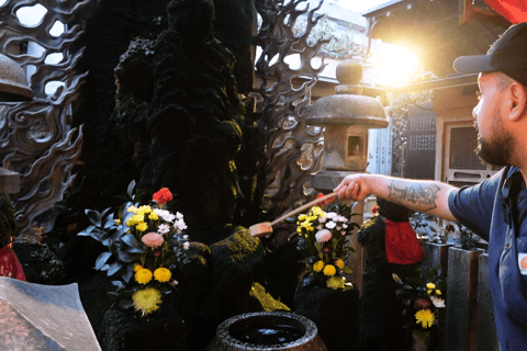 Osaka: Walking Tour with Namba Yasaka Shrine & Dotonbori