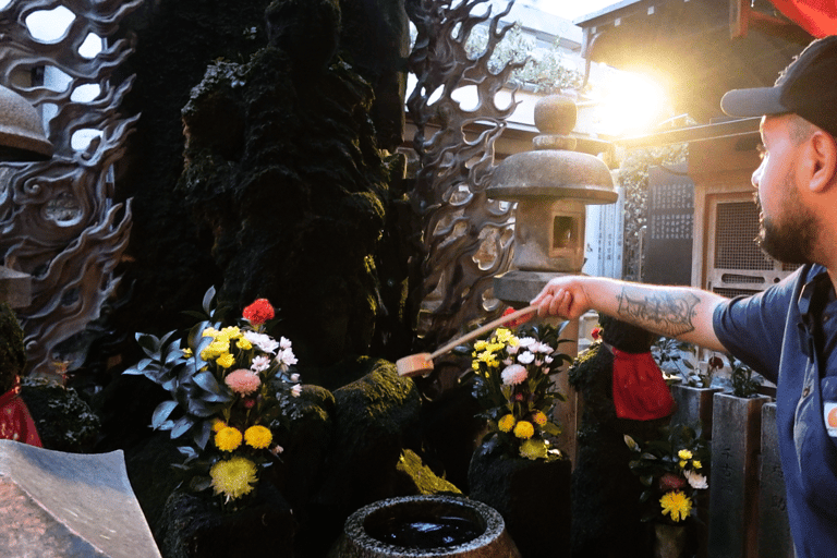 Osaka: Walking Tour with Namba Yasaka Shrine & Dotonbori