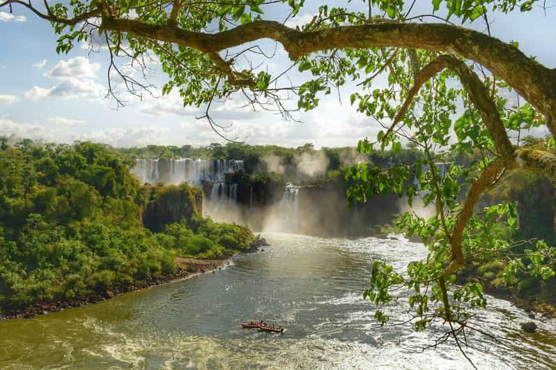 Iguassu Waterfalls: 1 Day Tour Brazil and Argentina sides