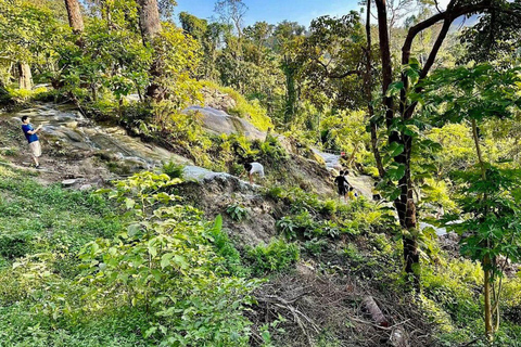 Geniet van de Sticky Waterval & Chet Si Fontein Nationaal Park