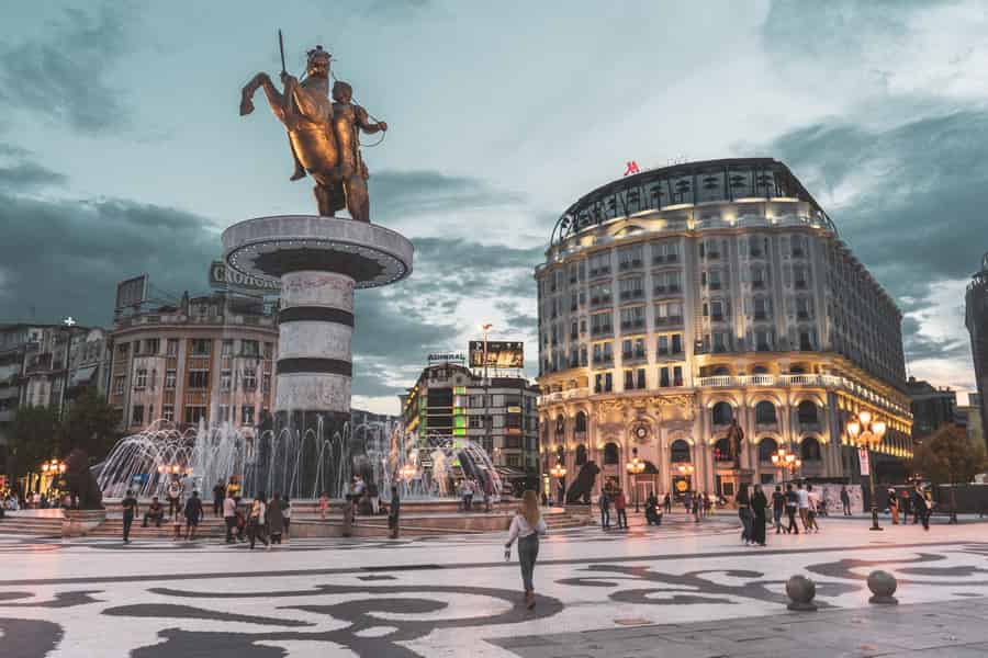 Ab Albanien: Tagestour in den Kosovo und nach Nordmazedonien. Foto: GetYourGuide