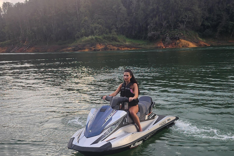 Depuis Medellin : Tour de Guatapé en voiture avec promenade sur le lac Wave Runner