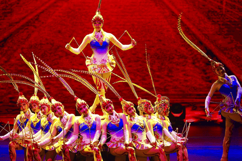 Pekín: Espectáculo acrobático del Teatro Rojo que muestra la cultura chinaTeatro Rojo Espectáculo acrobático Lados del primer piso / segundo piso