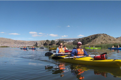 Depuis Puno : Excursion en kayak aux îles Uros | Journée entièreDepuis Puno : Excursion en kayak vers les îles Uros | Journée entière