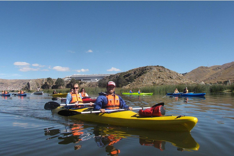 Depuis Puno : Excursion en kayak aux îles Uros | Journée entièreDepuis Puno : Excursion en kayak vers les îles Uros | Journée entière