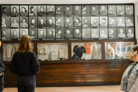 Cracovie : Auschwitz-Birkenau - Visite guidée de qualité supérieure et prise en chargeVisite guidée avec prise en charge à l&#039;hôtel