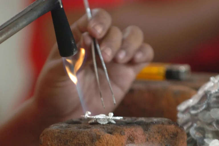 Yogyakarta: 1,5-stündiger Kurs zur Herstellung von Silberschmuck