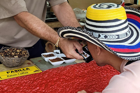 Medellín: Coffee Farm Experience with Tasting