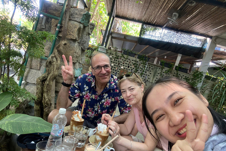 Hoi An: Guided Evening Food Tour w/ Lantern and River Boat