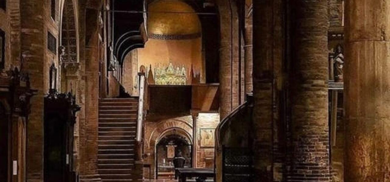 Führung durch den Dom von Modena: ein Film aus Stein