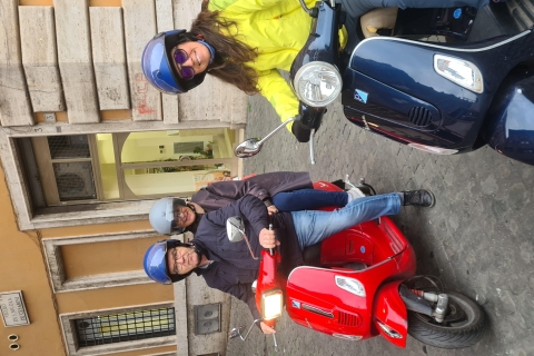 Rome : demi-journée en Vespa avec chauffeur