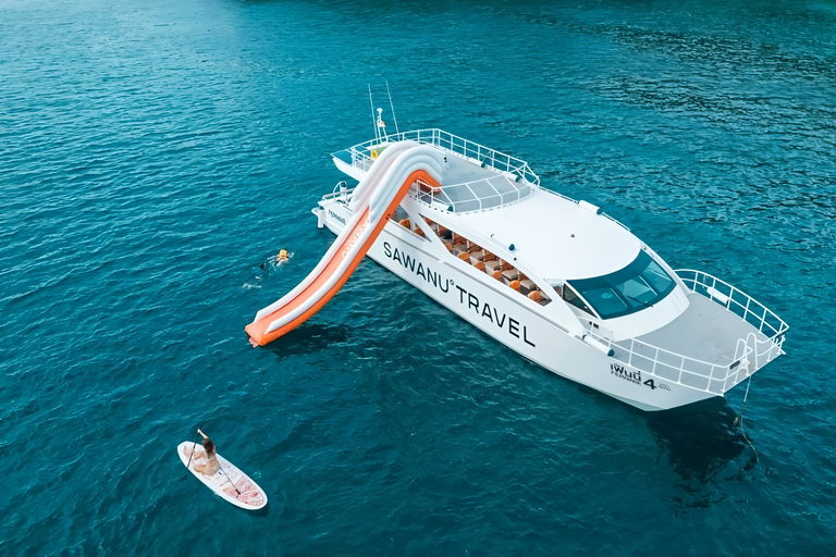 Phuket: excursión a la bahía de Maya y la isla de Khai en catamarán rápidoPhuket: excursión de un día a las islas Phi Phi y Maya Bay con almuerzo incluido