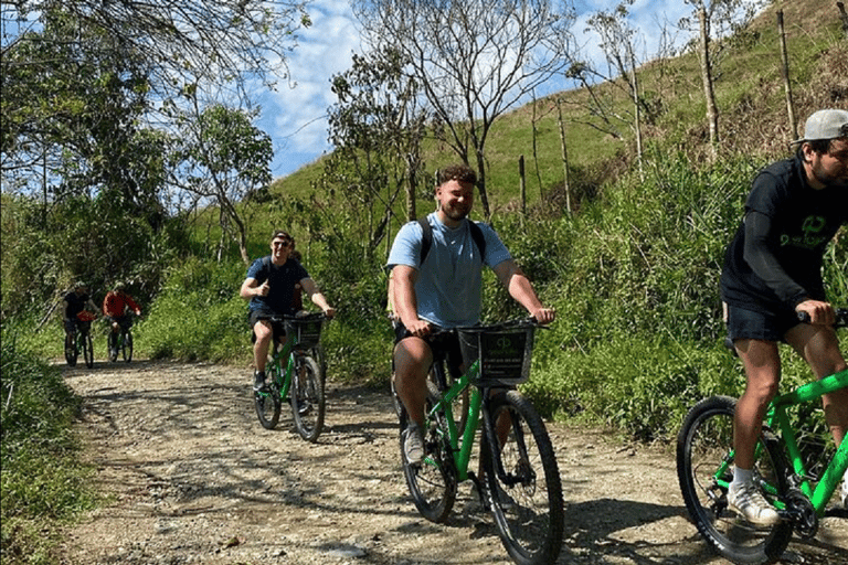 Medellín: Mountain Bike Tour with Lunch and Pickup