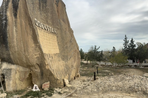 Desde Bakú: Excursión de un día a Gobustán, Templo del Fuego y Volcanes de Barro