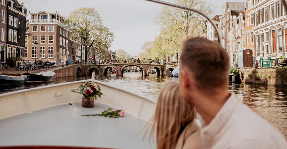 Afbeelding 7 van Amsterdam: Privé romantische grachtenrondvaart met prosecco/hapjes