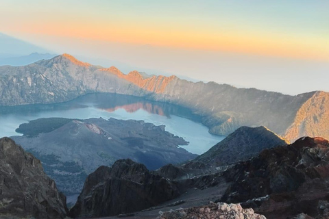 Mount Rinjani 2days and 1night summit Via Sembalun
