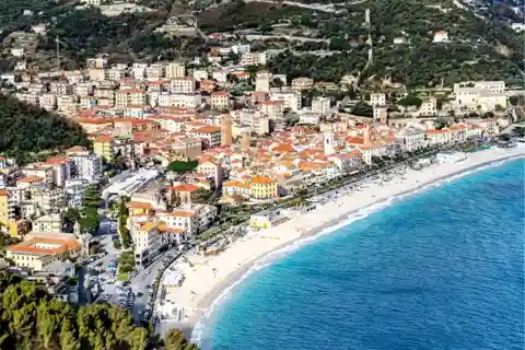 Milaan: Bus & Trein ticket van/naar Torre del Mare