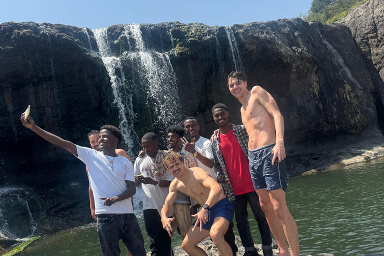 Addis Abeba: Töpferwaren, Markt und Kaffee-Tour mit MittagessenAddis Abeba: Töpfer-, Markt- und Kaffeetour mit Mittagessen