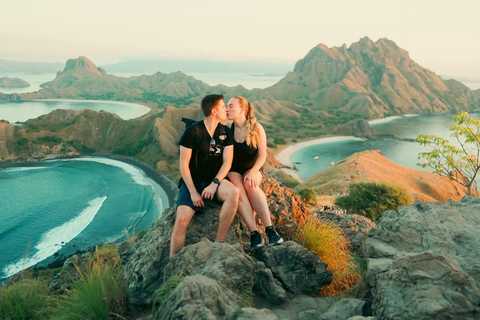 From Senggigi: 4-Day Whale Shark & Komodo Adventure
