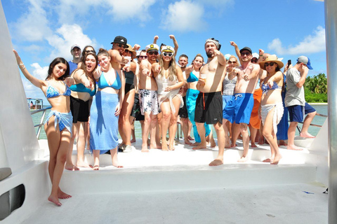 Punta Cana: Katamaran-Partyboot mit offener Bar und SnacksKatamaran Partyboot mit offener Bar in Punta Cana