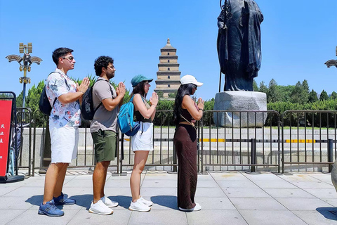 Xi'an: Terracotta Army, City Wall, Pagoda & Family Lunch Private Guided Tour with Lunch and Pickup Anywhere in Xi'an