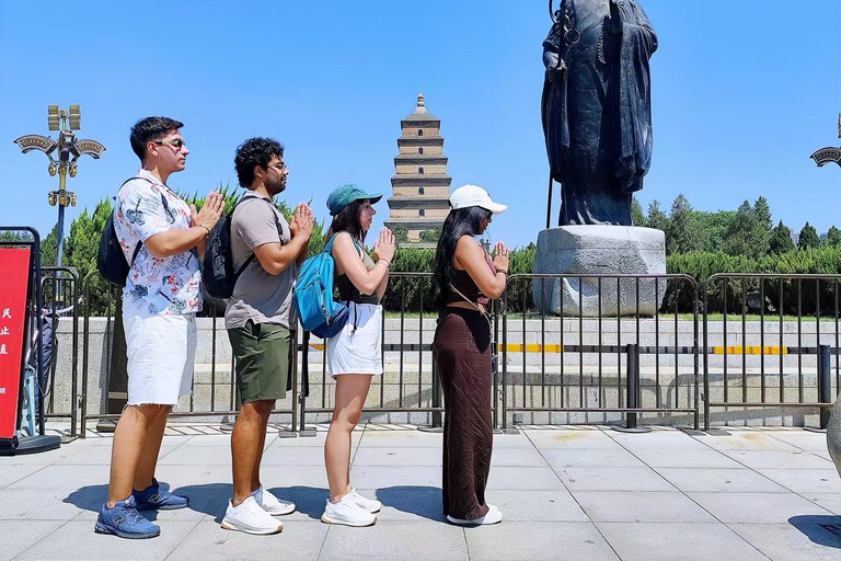 Xi'an: Terracotta Army, City Wall, Pagoda & Family Lunch Private Guided Tour with Lunch and Pickup Anywhere in Xi'an